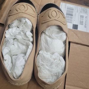 CHANEL Flats